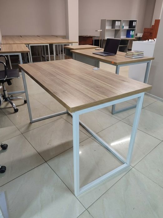 Стол на цельной железной раме 130*70