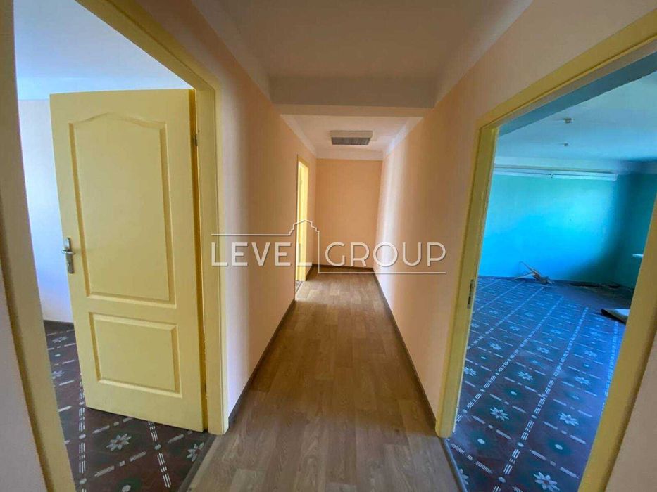 Продаж окремої будівлі на великій земельній ділянці на Старій Дарниці