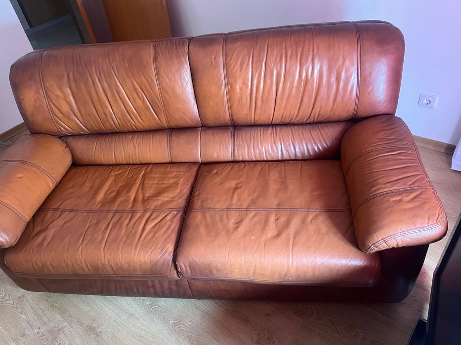 Sofá em pele castanho