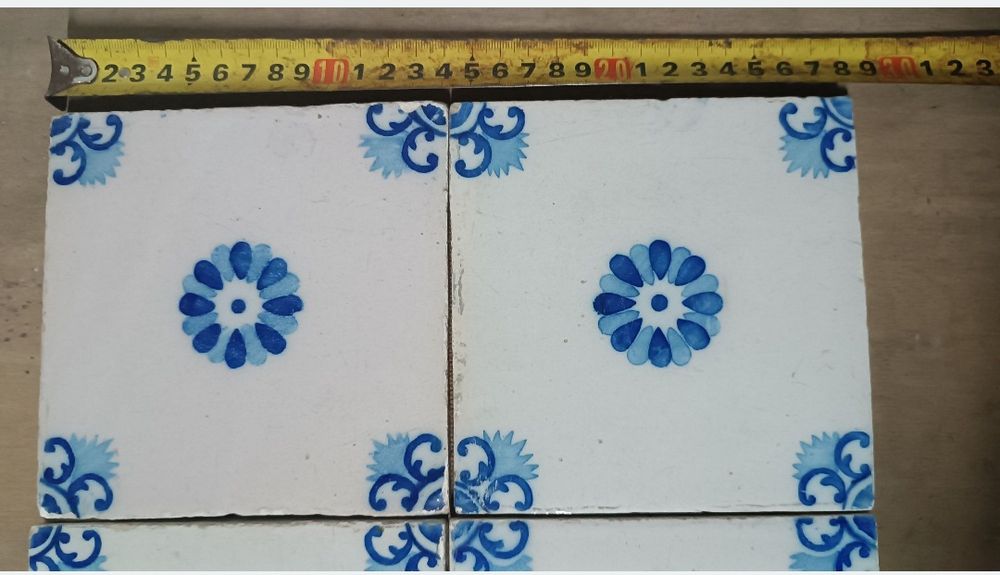 Quadra azulejos velharias do careca