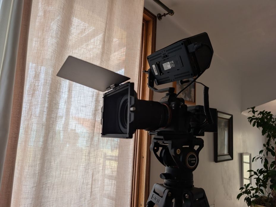 Kit PRO Video Sony A7iii + Lente + Tripé + Rig