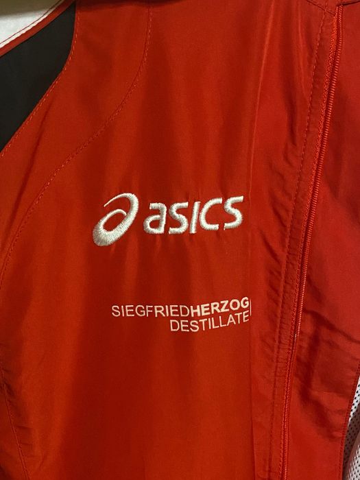 Жіноча вітровка ASICS