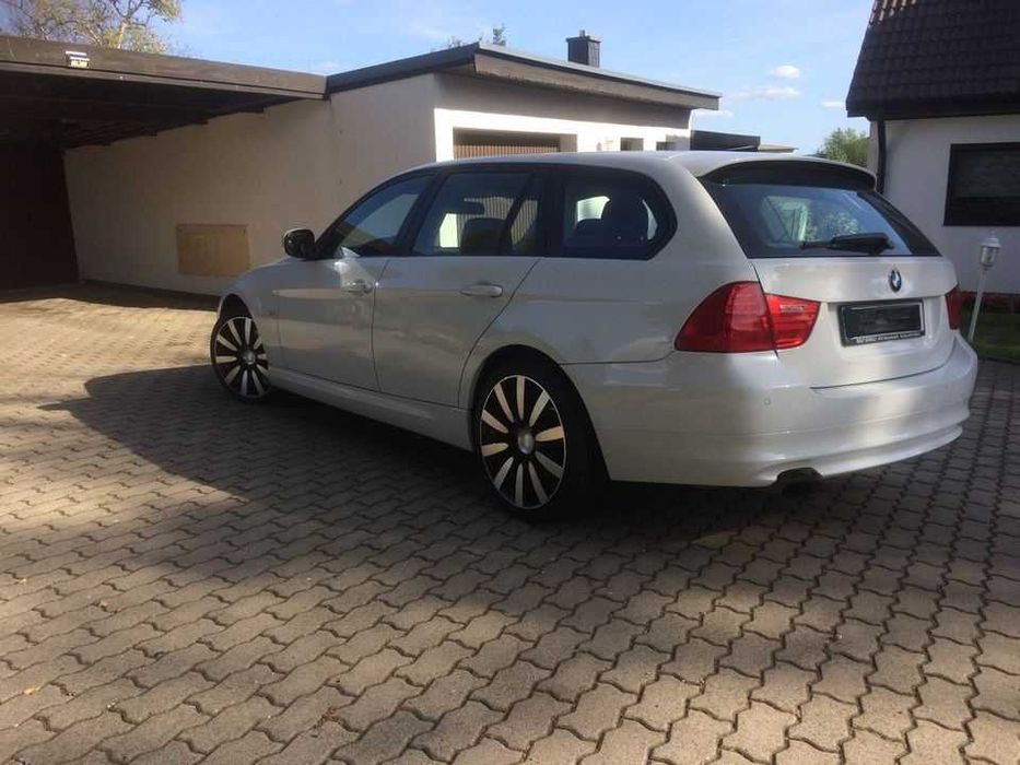 Продам BMW 3 Series 2012 E91 (FL)  •  318i MT (143 к.с.)  •  Base