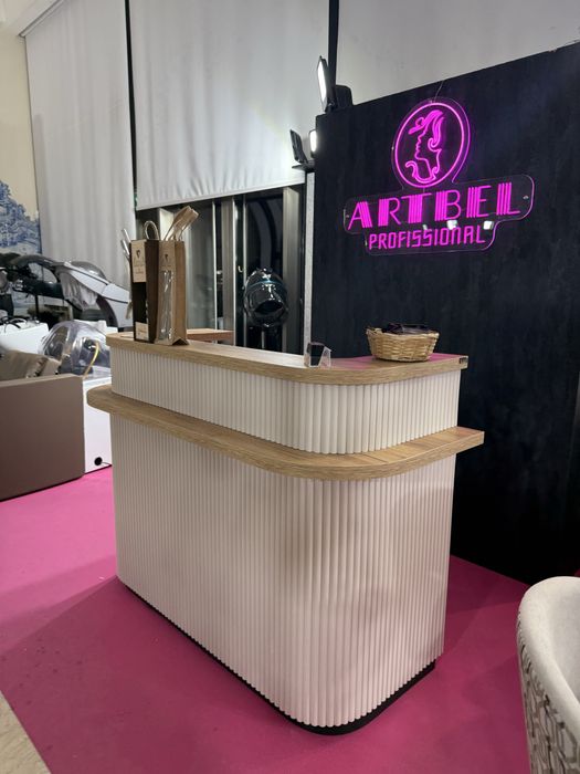 Bancadas balcoes caveleireiro espacos comeciais