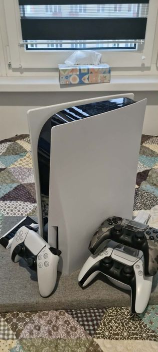 PlayStation 5+trzy pady.