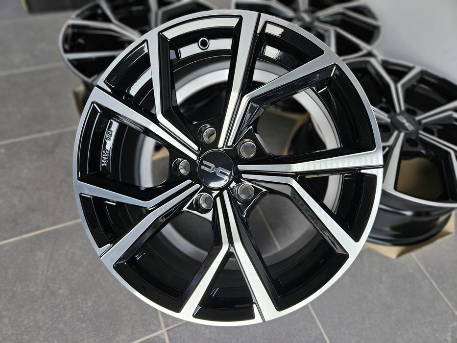 Dacia Duster III 17 " Nowe 5x114,3 Felgi Czarne Alufelgi ET35