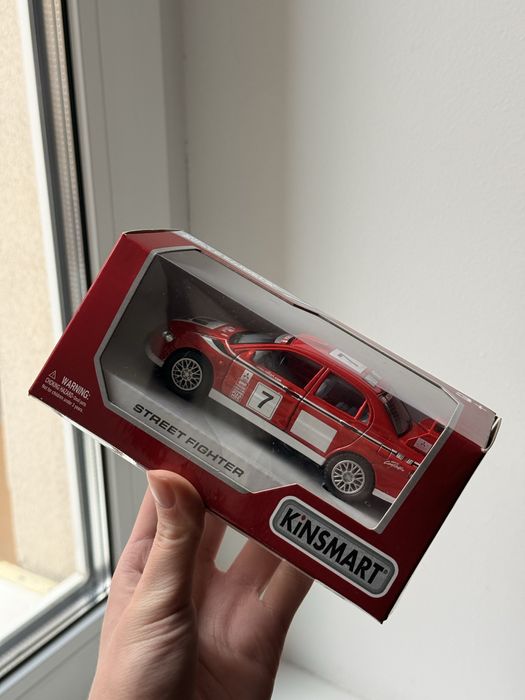 Продам нові машинки Kinsmart