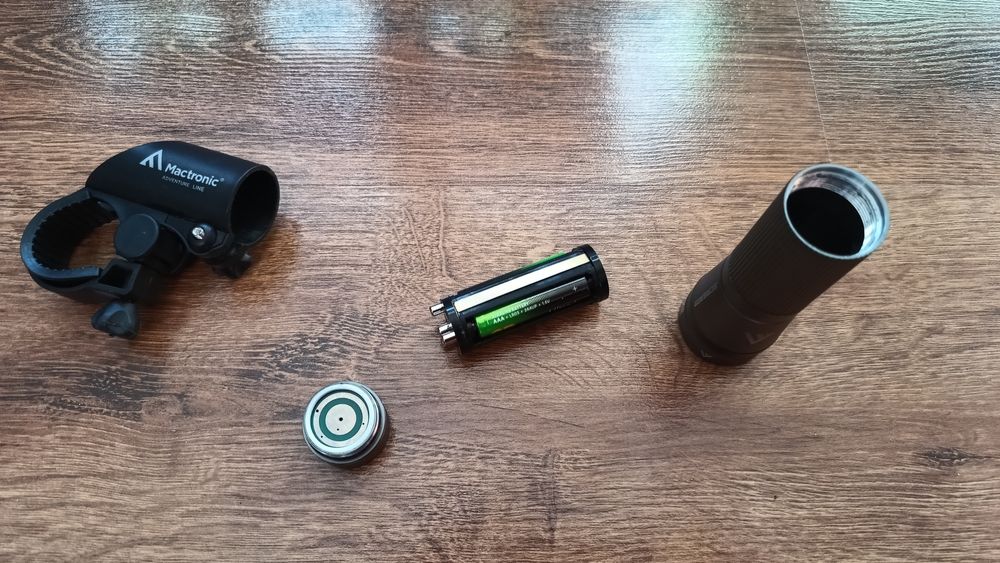 Latarka rowerowa  Mactronic scream