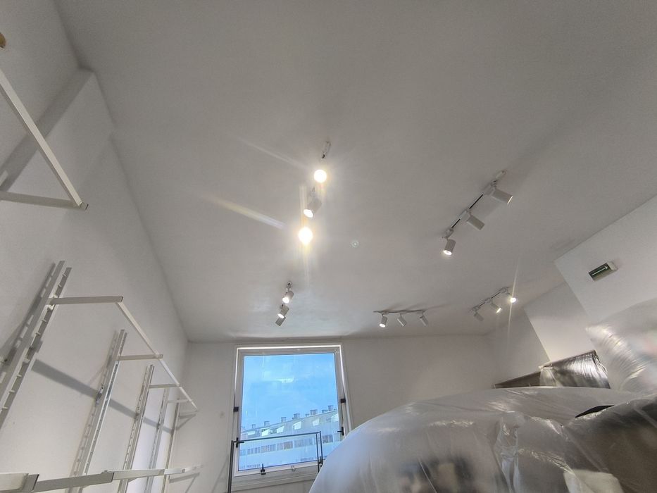 Faço pequenos serviços de Pladur pintura pischelaria telhado, como também faço lavagem de telhados limpo pequenos terrenos e etc. 934481019