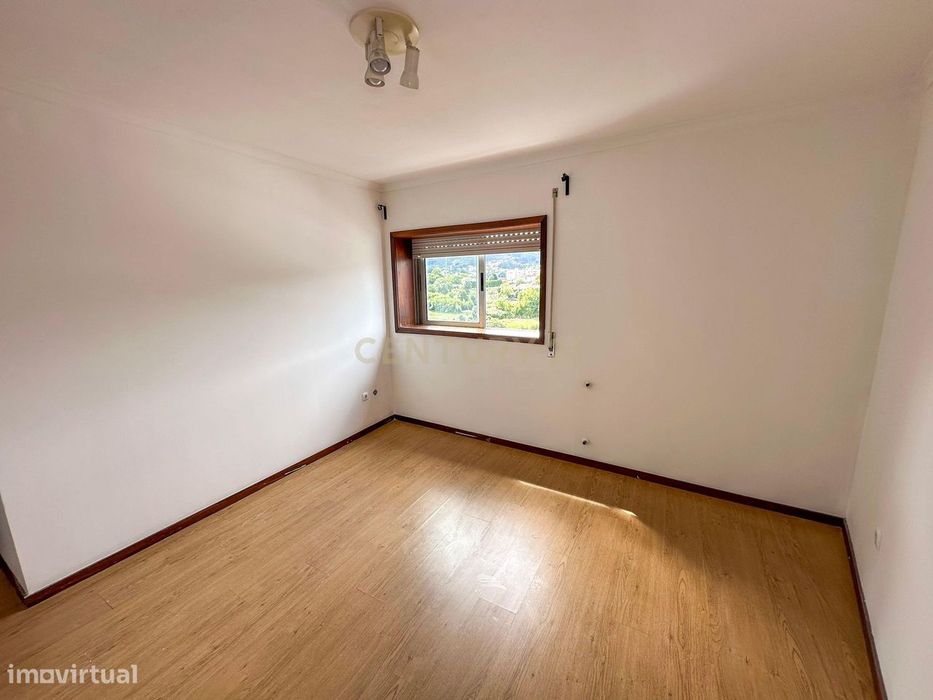 T2 ultimo piso junto ao centro- paredes