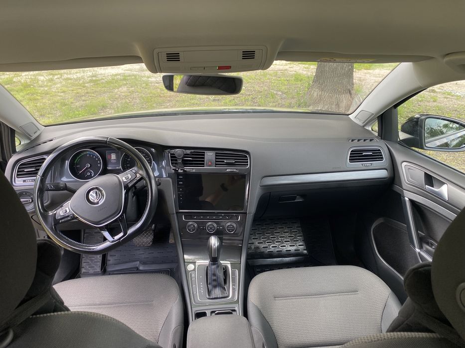 Продам VW E-Golf