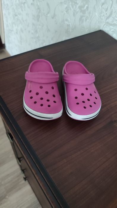 Крокси на дівчинку