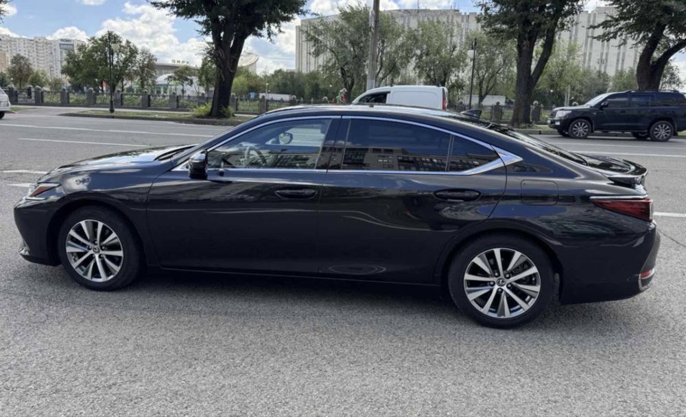 Продам автомобіль Lexus 250 (AT 207 к.с)