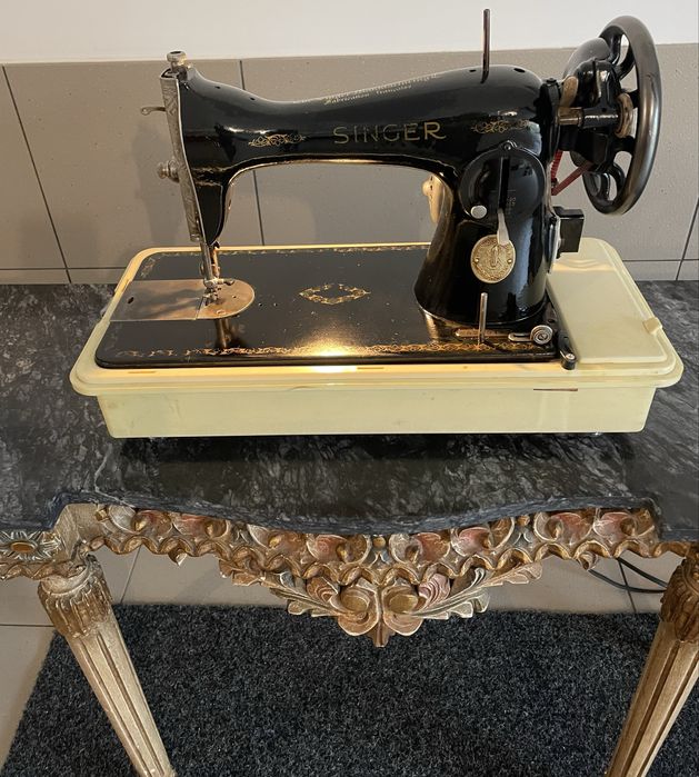 Singer restaurada com motir elétrico