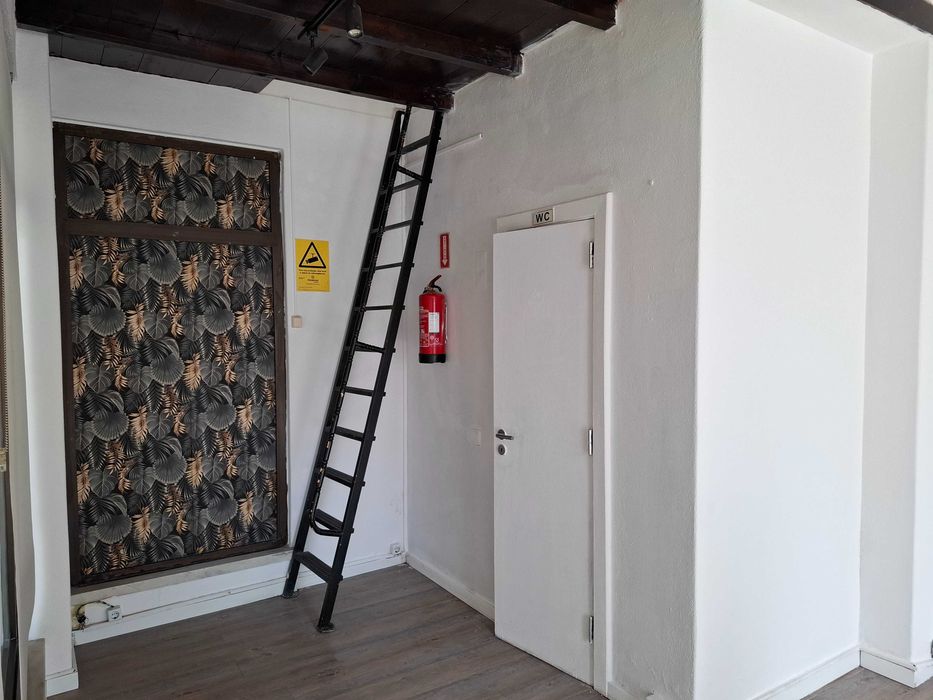 Loja para ARRENDAMENTO no Lumiar, excelente localização e visibilidade