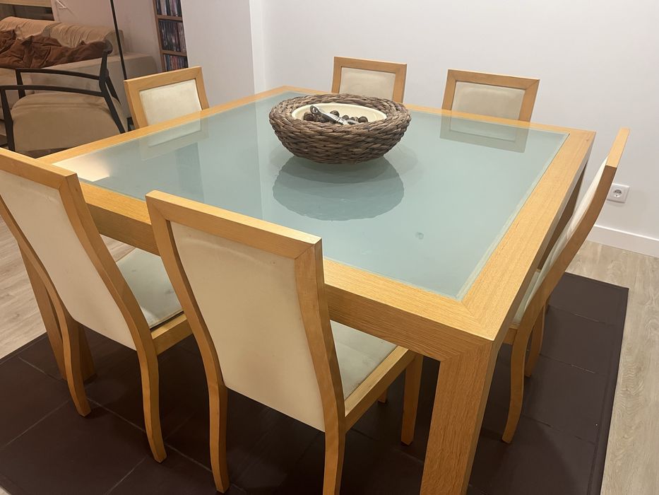 Mesa (140x140cm) sala de jantar com tampo de vidro fosco
