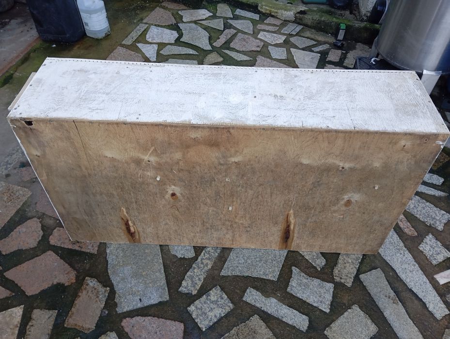 Gaiola para pássaros de madeira