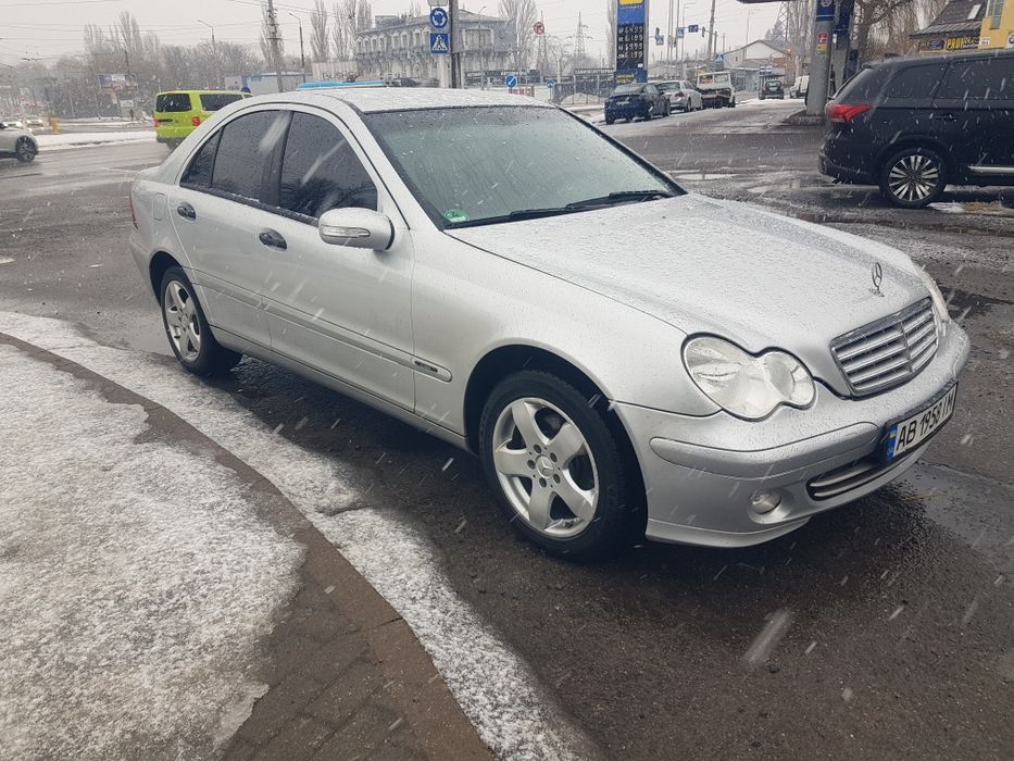 Продам автомобіль ресталінговий мерседес  с200