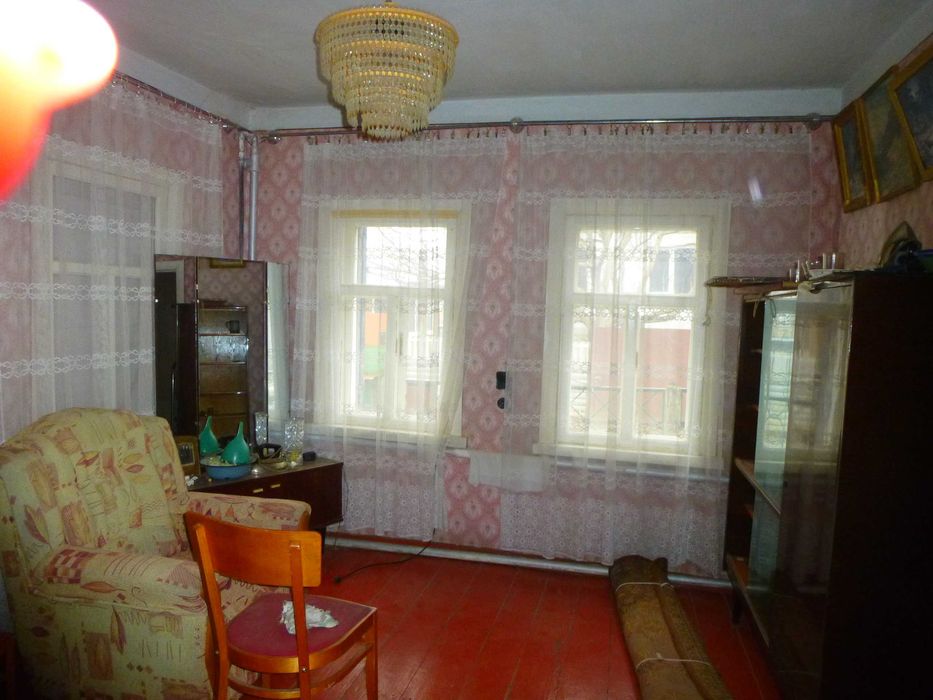 Продам будинок в центрі Зміів