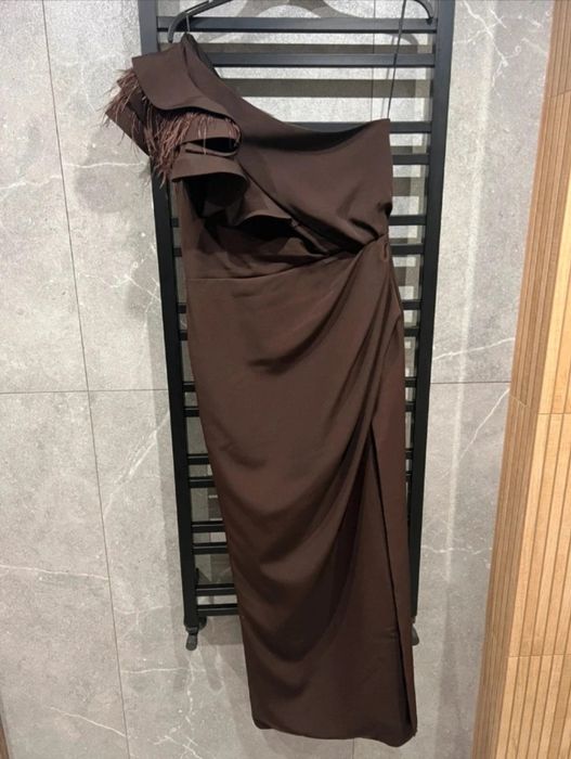 Sukienka Bicotone z piórkami