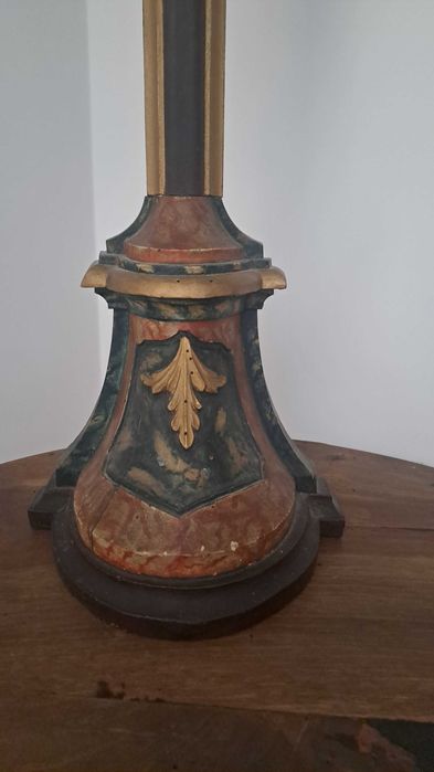 Crucifixo em madeira pintada e dourada séc. XVIII