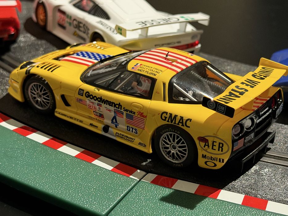 Pista Scarlextric 1/32 2 comandos e 2 carros