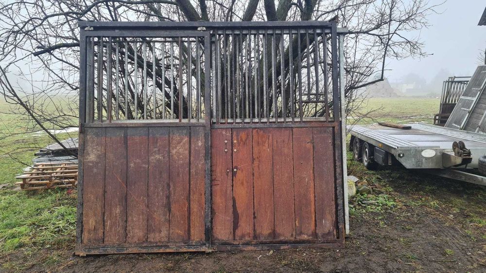 Boksy dla koni, boksy do stajni fronty - stajnia.