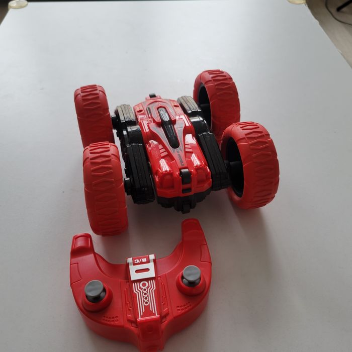 Продам машинку на радіокеруванні