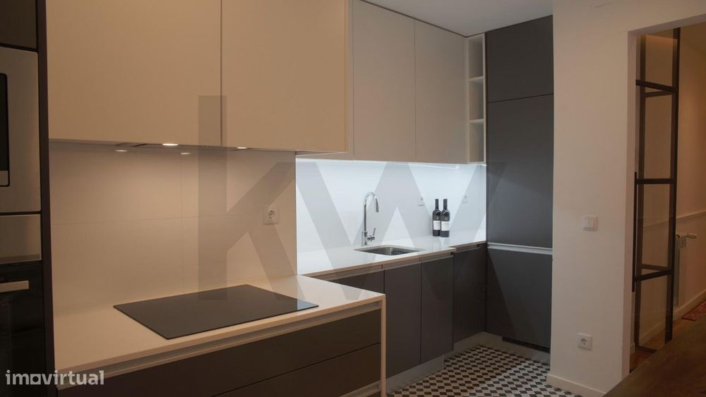 Apartamento T4 Totalmente Mobilado na Graça com Ginásio e Vistas Panor
