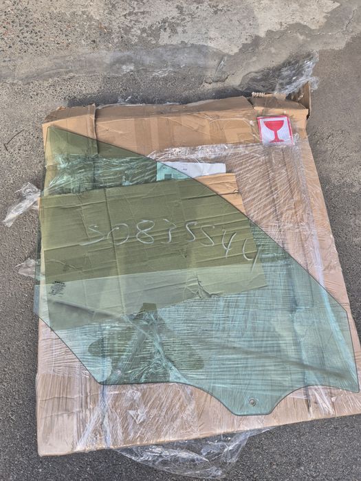 Скло стекло бокове Volvo xc90