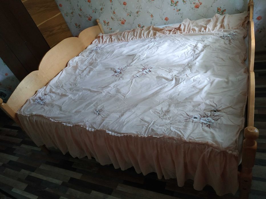 Покривало двоспальне з вишивкой