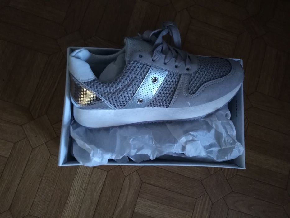 Buty sportowe lekkie.