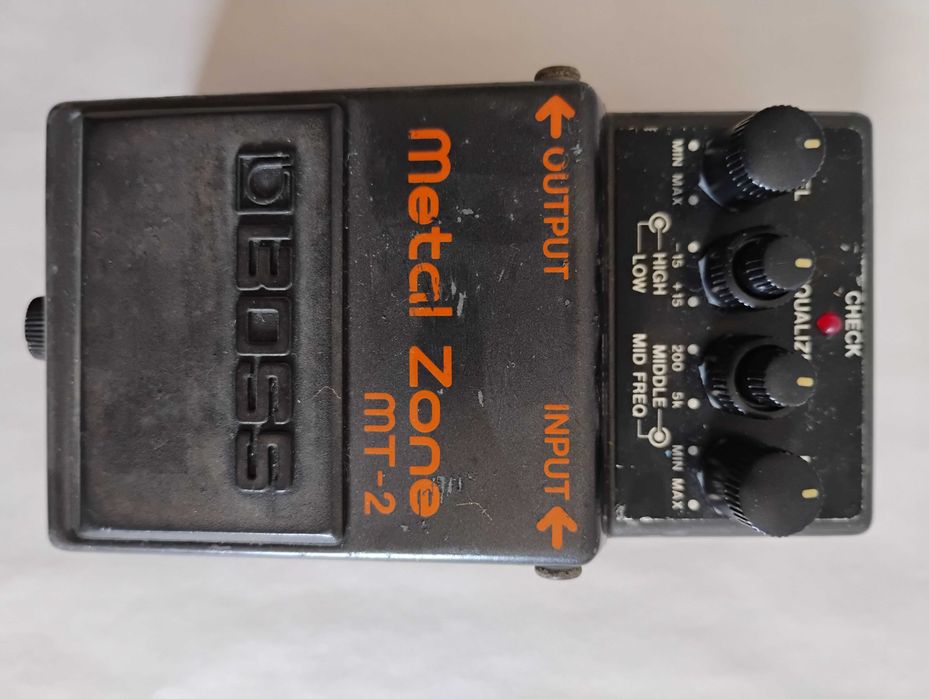 Pedal de Guitarra Boss Metal Zone MT-2 (High Gain Distortion)