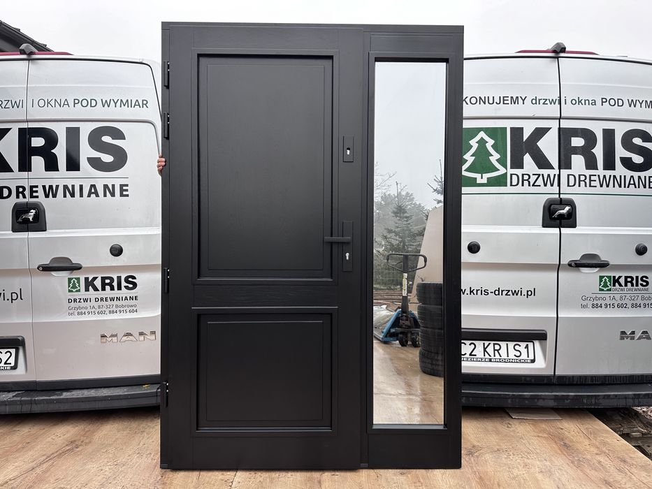 Drzwi zewnętrzne drewniane z doświetlem czarne Na wymiar Montaz Polska