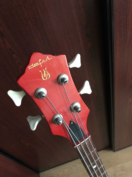 gitara basowa Defil Luna