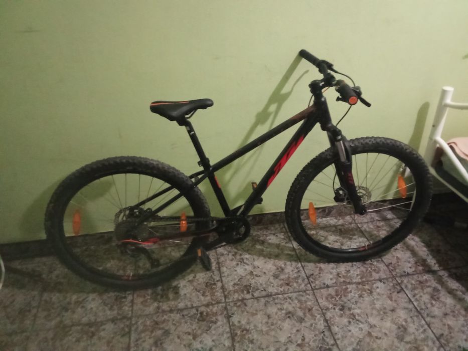 Estou a vender uma bicicleta nova em folha