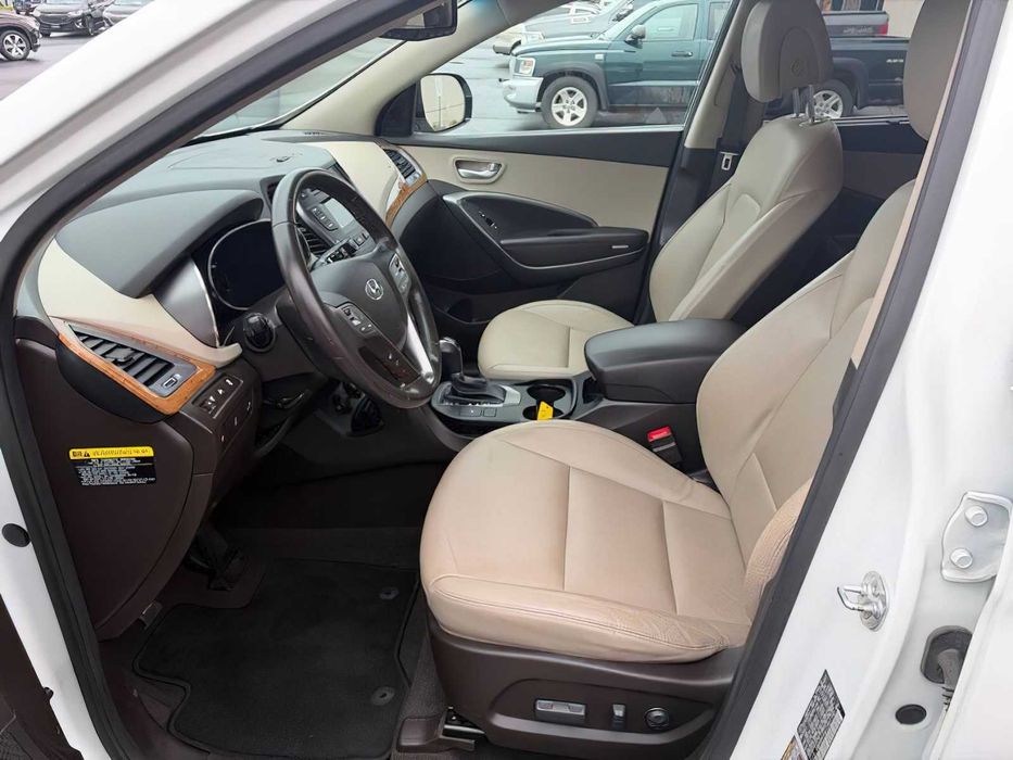 Hyundai Santa Fe SE      2016