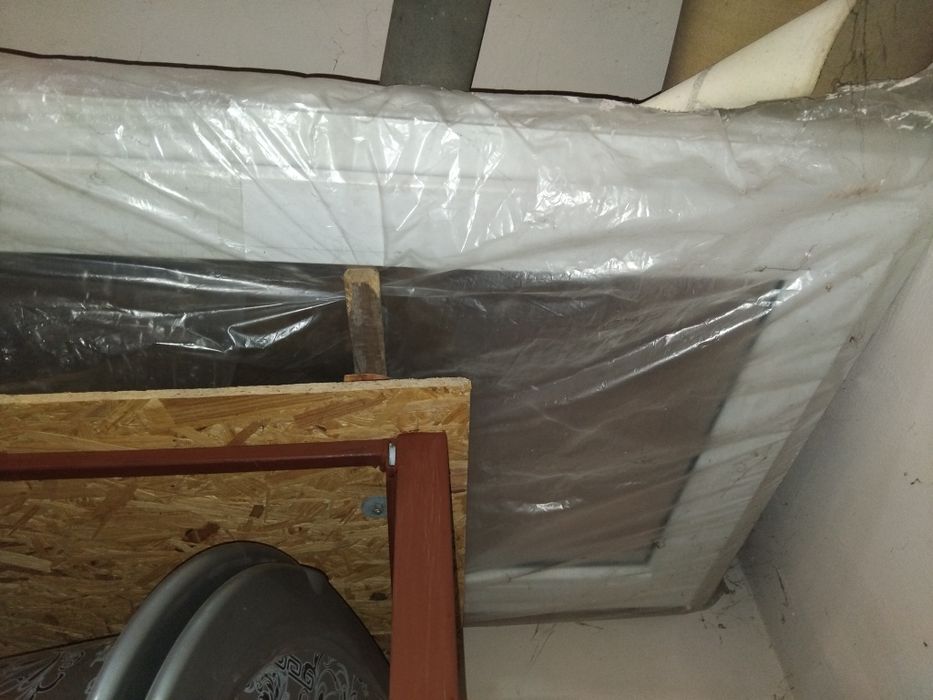 Пластикові двері нові та вікно б/у