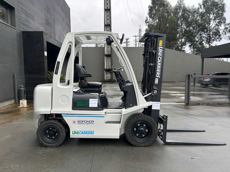 Empilhador Unicarriers Diesel 2500 Kgs