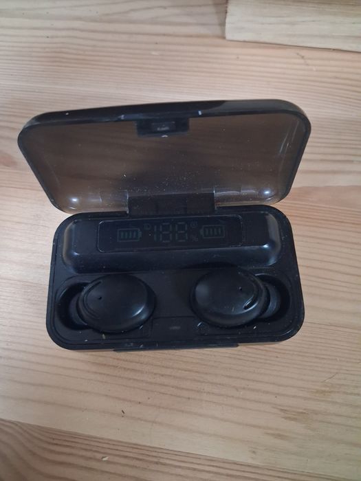 Fones com pouco uso, tão como novos