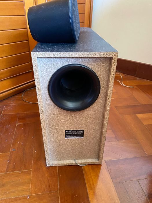 Subwoofer Samsung E coluna central