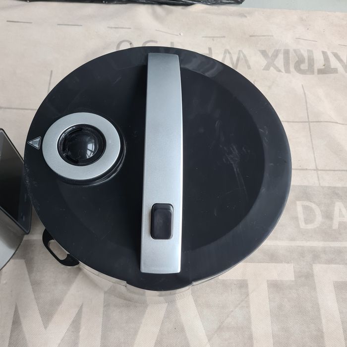 Мультиварка- скороварка Maestro 700w