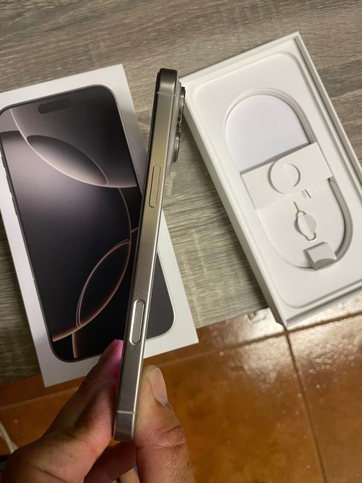 Iphone 16 pro max titanium silver 256gd garantia