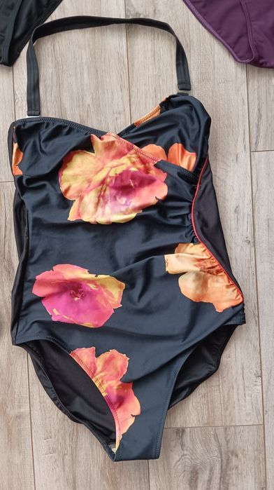 Суцільний жіночий купальник розмір М 46-48