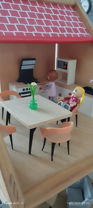 Domek drewniany piętrowy z wyposażeniem