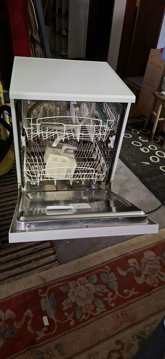 Máquina de lavar loiça Indesit
