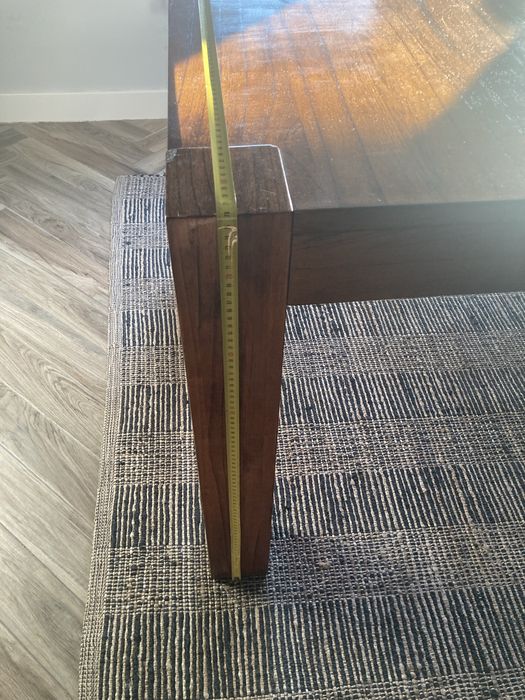Mesa sala retangular.