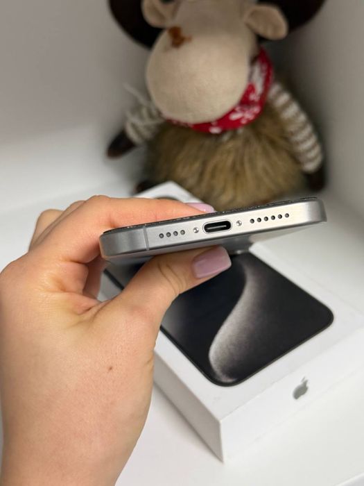 Продам IPhone 15Pro Max 256gb Titanium