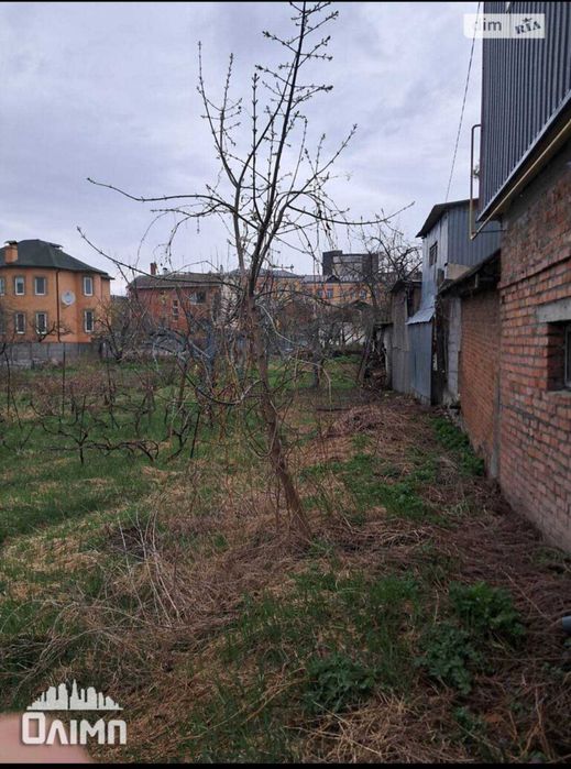 Продам пів будинку в топовом місці на вул.Кармелюка 0962