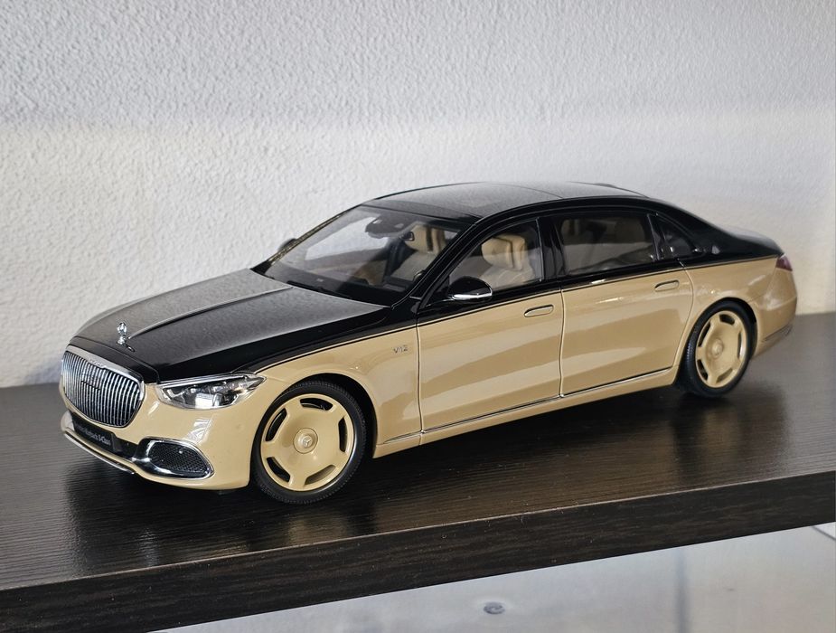 Mercedes-Maybach S 680 Virgil Abloh 1:18 Almost Real